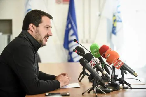 Salvini: "L’errore di uno non infanghi il lavoro di tutti i carabinieri"