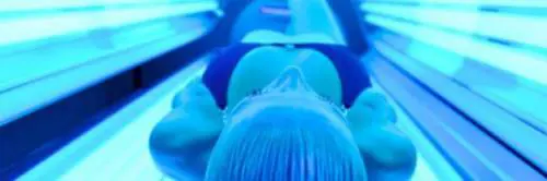 Cancro, la Francia vieta l'utilizzo di docce e lettini solari