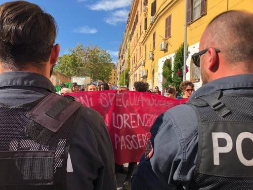 Per attaccare Salvini i centri sociali stanno con assassini e stupratori