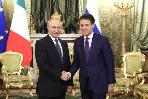 Conte da Putin: 'Via le sanzioni': firmati 13 accordi commerciali