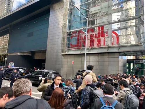 Raffica di pacchi bomba a Obama, Clinton e Cnn. "Attacco alla democrazia"