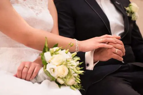 Futura sposa fa ingrassare di nascosto le damigelle