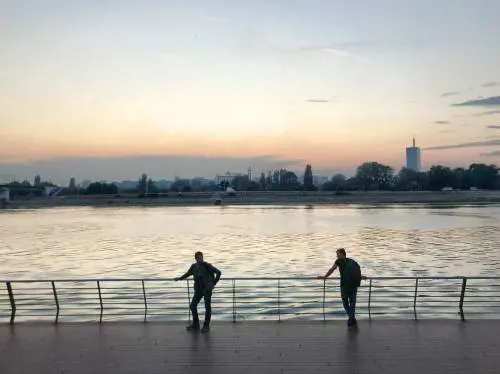 Belgrado cambia volto ma col tocco degli emiri