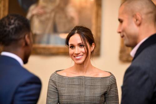 Meghan Markle, il suo abito da sposa fa tendenza. Una foto lo conferma