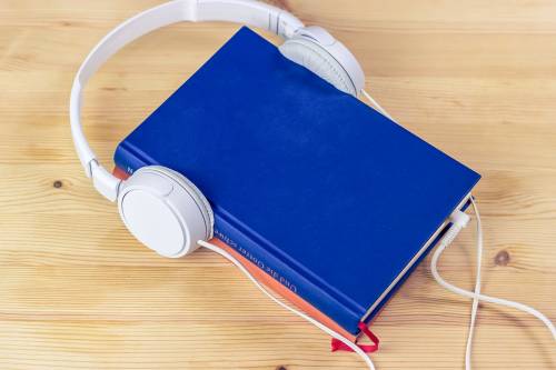È boom degli audiolibri Dalla Rowling a Simenon i romanzi si ascoltano correndo e stirando