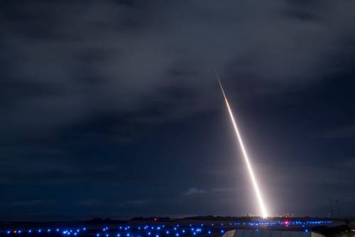 Stati Uniti, intercettato missile balistico a medio raggio