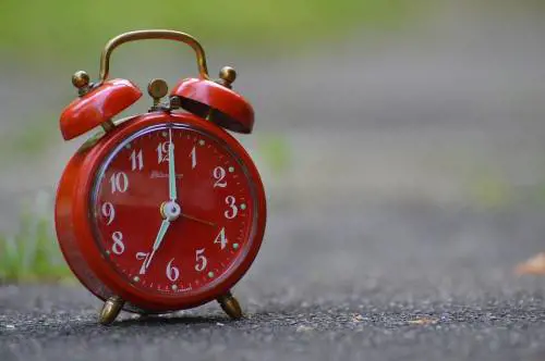 Torna l'ora solare: lancette indietro di un'ora