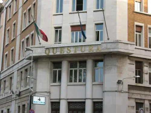 Bari, poliziotto si suicida negli uffici della digos