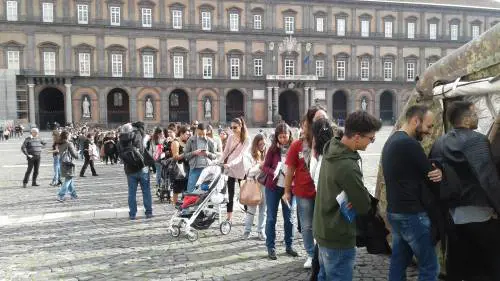 Il cuore di Napoli: tutti in fila per il piccolo Alessandro