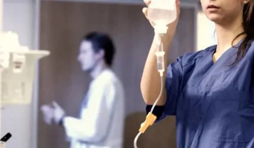 L'infermiera che vince tutti i concorsi per amore