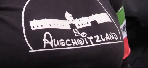 Forza Nuova sospende la militante della maglietta "Auschwitzland"