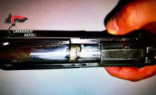 Sorpreso con la pistola modificata in auto, arrestato