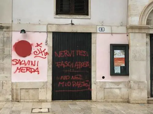Gioia del Colle, atti vandalici ai danni della sede leghista