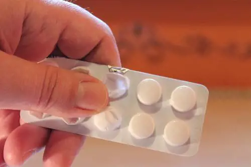 No ibuprofene, tachipirina ok. Ecco i farmaci da non prendere