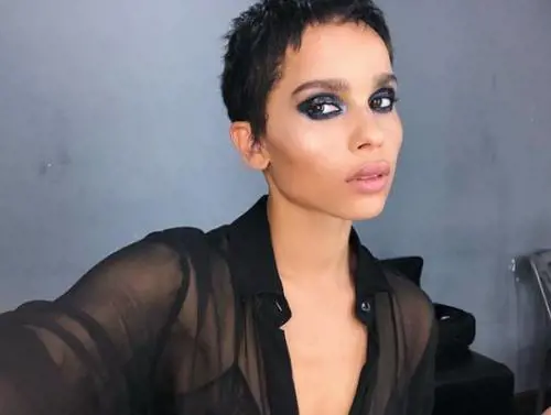 Zoe Kravitz nuda come la mamma