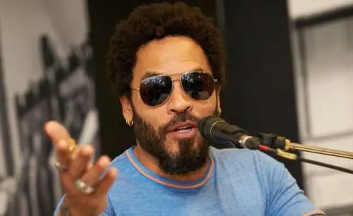 "Non sembri felice", Lenny Kravitz risponde per le rime a un fan sui social