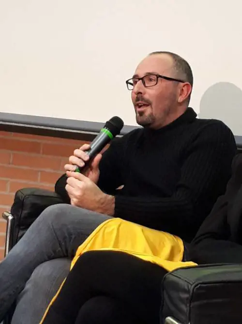 Pisa, si siede sui gradini per protesta: multato ex assessore