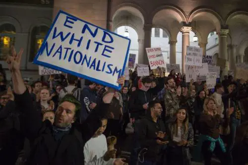 Facebook, polemiche per l'uso del target "Genocidio bianco" nelle inserzioni pubblicitarie