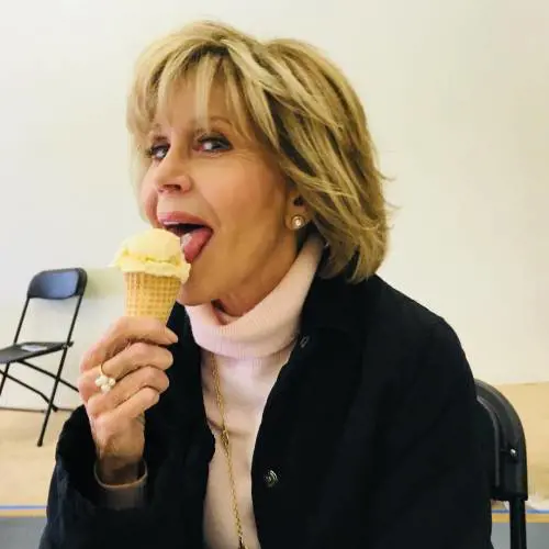 Jane Fonda paragona Trump a Hitler tra gli applausi delle femministe Usa