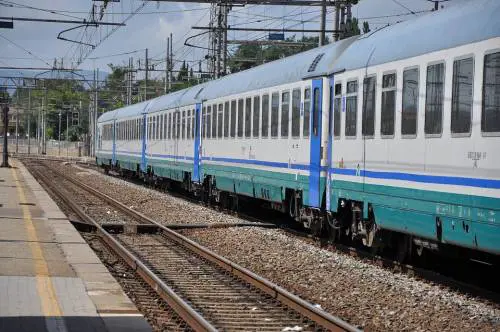 Carabiniere insegue un ladro: muore investito da un treno