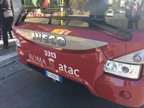 Roma, bengalese si masturba sull'autobus davanti ad una 16enne