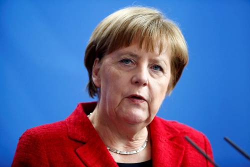 Merkel parla a Strasburgo: "Ciascun Paese deve tutelare la stabilità. Basta nazionalismi"