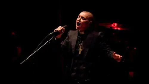 Sinead O' Connor insulta i "bianchi non musulmani": è polemica