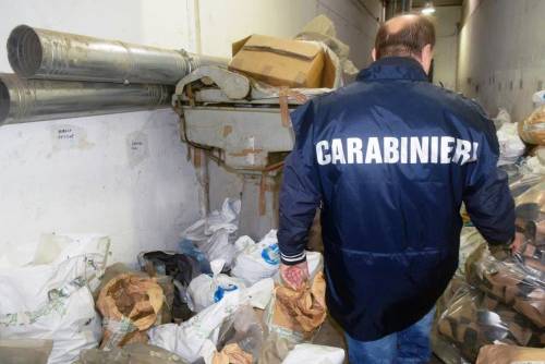 Blitz dei carabinieri: scoperta la fabbrica "fantasma"