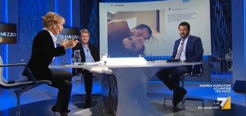 Salvini spiega la foto a letto con Isoardi: "Dopo aver fatto l'amore..."