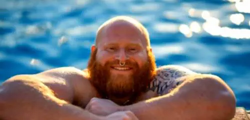 Si fa iniettare il silicone per accrescere il pene: morta la web star gay