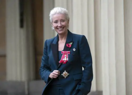 Emma Thompson cerca di baciare William: panico per il Principe