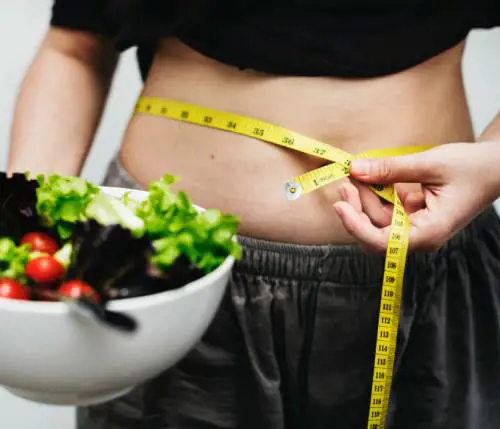 Obesità femminile: quali fattori contribuiscono?