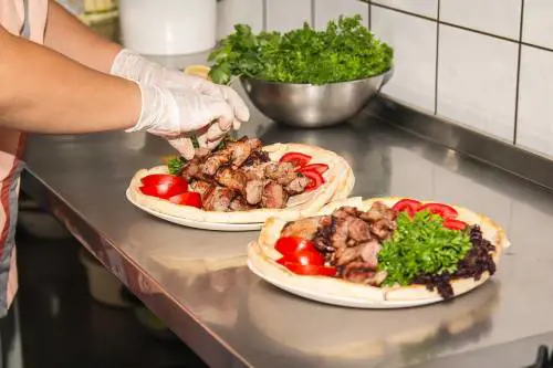 Roma, blatte e sporcizia, controlli a tappeto nei kebab