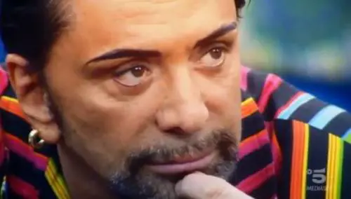 Gf Vip, la battutaccia di Cattaneo fa infuriare il web: "Vi mando l'Enola Gay"