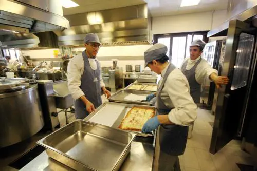 Tramezzini in mensa, è il secondo sciopero in due settimane