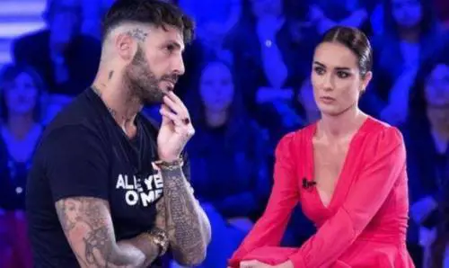 Corona: "Per me Asia Argento è Dio. Dopo l'amore le ho scritto una dedica"
