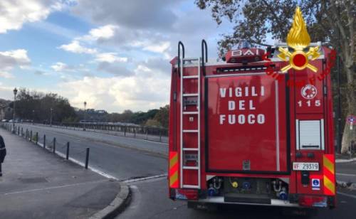 Roma, cede una fascia di ferro: accertamenti sul ponte Palatino