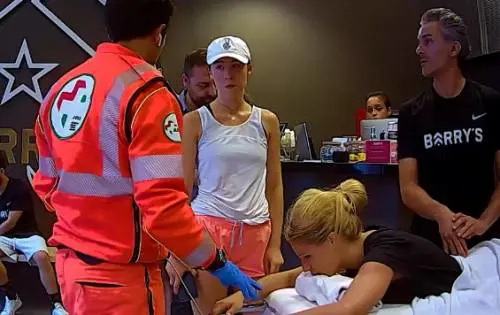 "Questa è da codice rosso", "Un male porco". Hunziker terrorizza Aurora