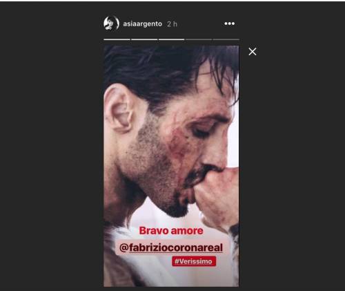La dedica di Asia Argento a Corona: "Bravo Amore"