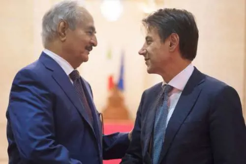 Adesso l'Italia punta su Haftar. E gli Usa approvano la linea