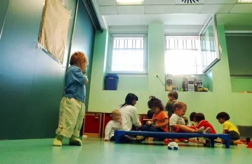 Blitz dei Nas negli armadietti alle materne