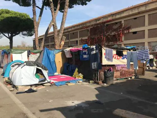 Sgomberato il centro Baobab. "Non tolleriamo zone franche"
