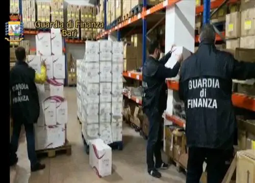 Bari, sequestrati trucchi e lampade Uv contraffatti