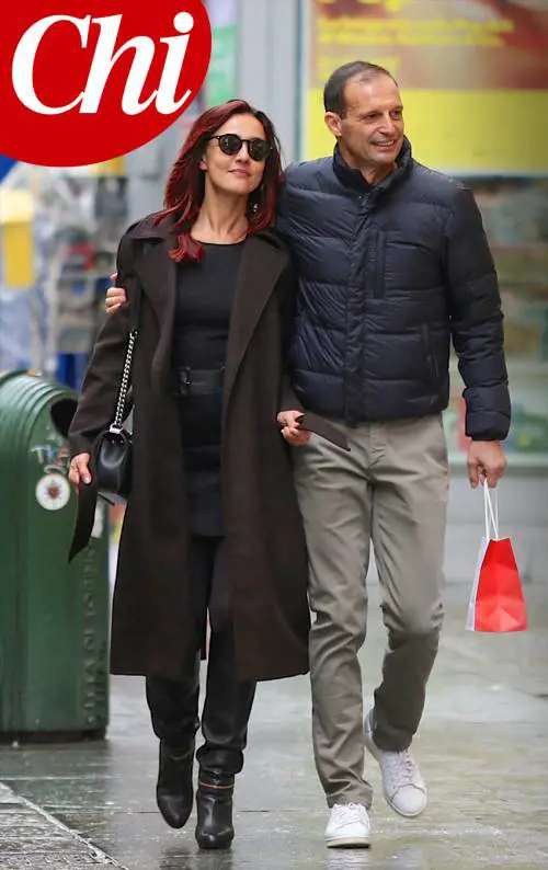 Ambra e Allegri pizzicati a Milano: baci e tenerezze mentre scelgono gli anelli