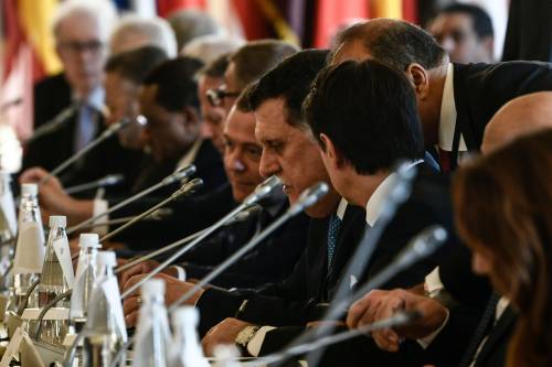 Bocciato ambasciatore italiano. Cosa rischia l'Italia in Libia ora