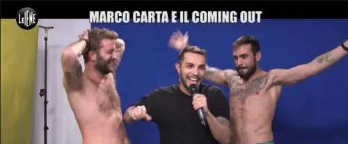 Marco Carta a Le Iene: "Primo bacio ad un uomo? A 21 anni"
