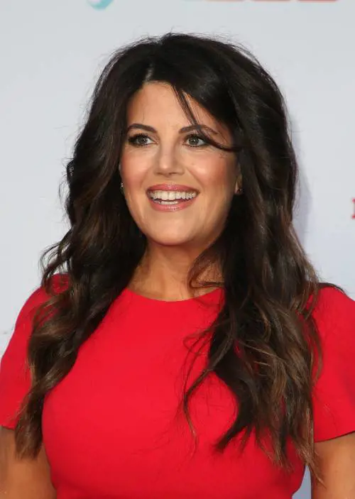 Quella rivelazione della Lewinsky: "Avevo l'abito sporco di sperma"