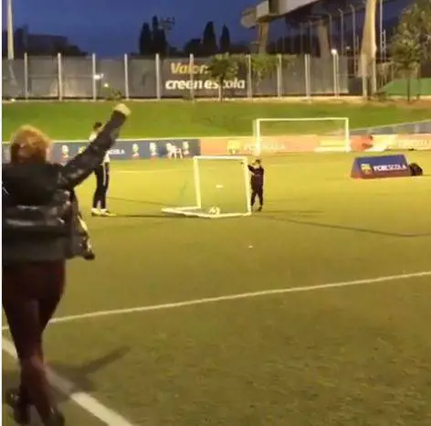 Piqué junior segna un gol: Shakira si scatena nell'esultanza