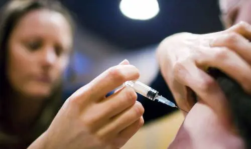 Macerata, licenziata ostetrica che rifiutava di vaccinarsi