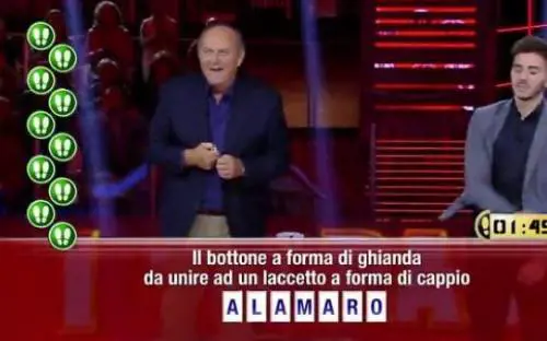 Caduta libera, Gerry Scotti ci ricasca con gli aiuti? "A Nicolò dà le lettere iniziali e finali"